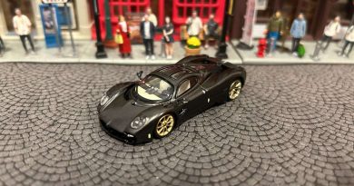 Tarmac Works Pagani Utopia Black Carbon Fiber
