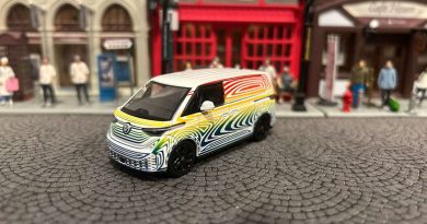 MINIGT Volkswagen ID. Buzz Prototype Rainbow