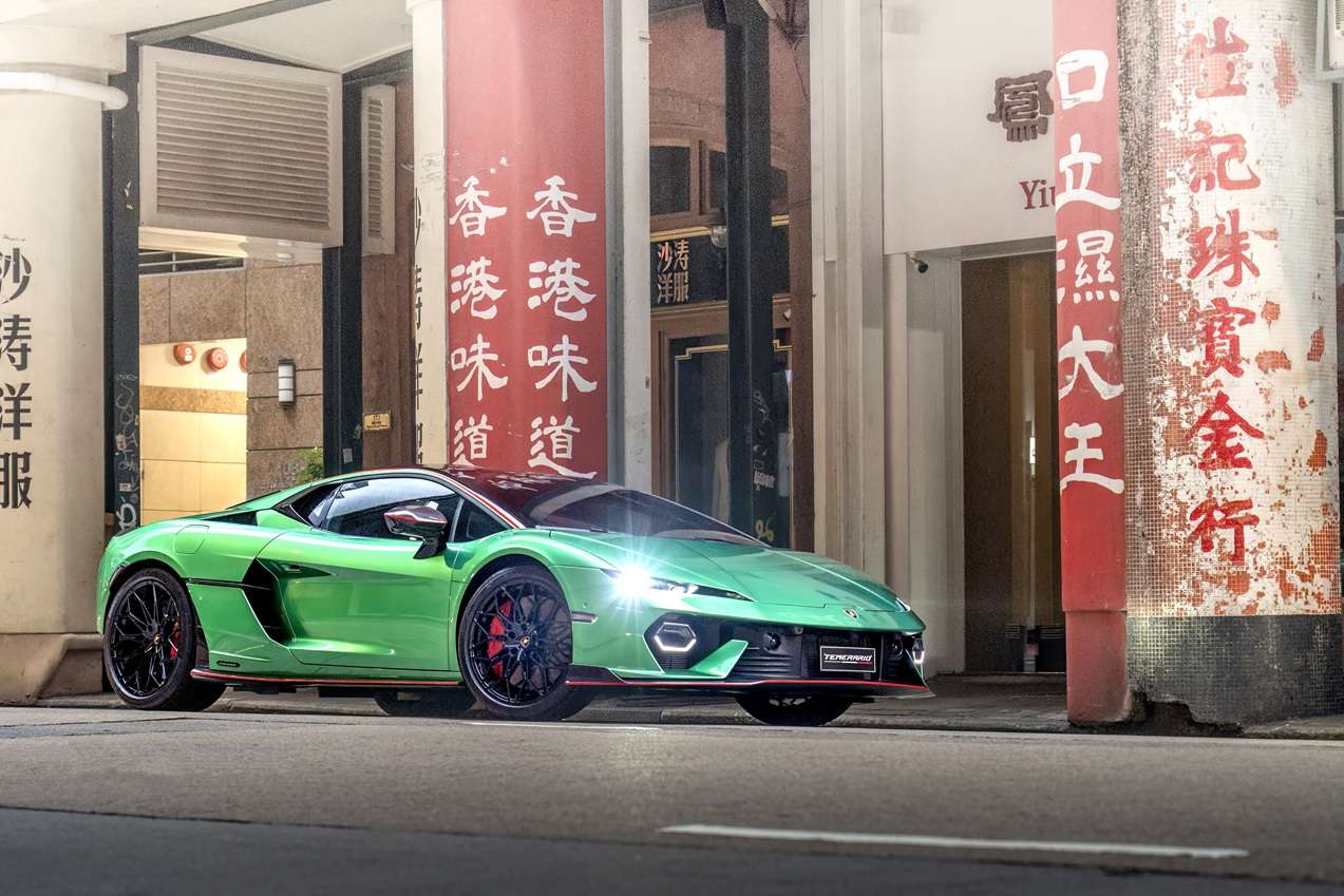 林寶堅尼Temerario配備更偏向賽道駕駛的Alleggerita（輕量化）套件，可實現車身重量減輕超過25kg，同時提升了空氣動力學效率。在香港展出時，該車呈現全新專屬顏色Verde Mercurius(墨綠色)，通過林寶堅尼Ad Personam高級個人化客製化專案提供超過400種車身顏色和特殊塗裝選項，為客戶帶來近乎無限的客製化可能性。