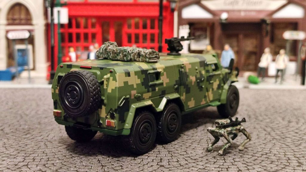 拓意第三代東風猛士裝甲車