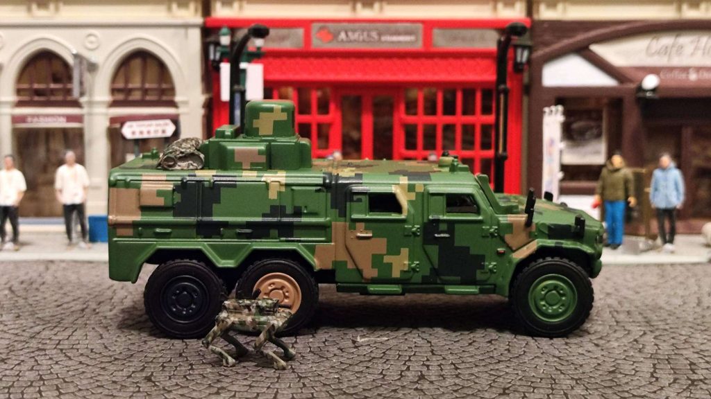 拓意第三代東風猛士裝甲車