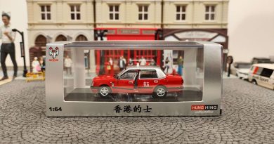 Hung Hing Toys Toyota Crown Comfort Taxi