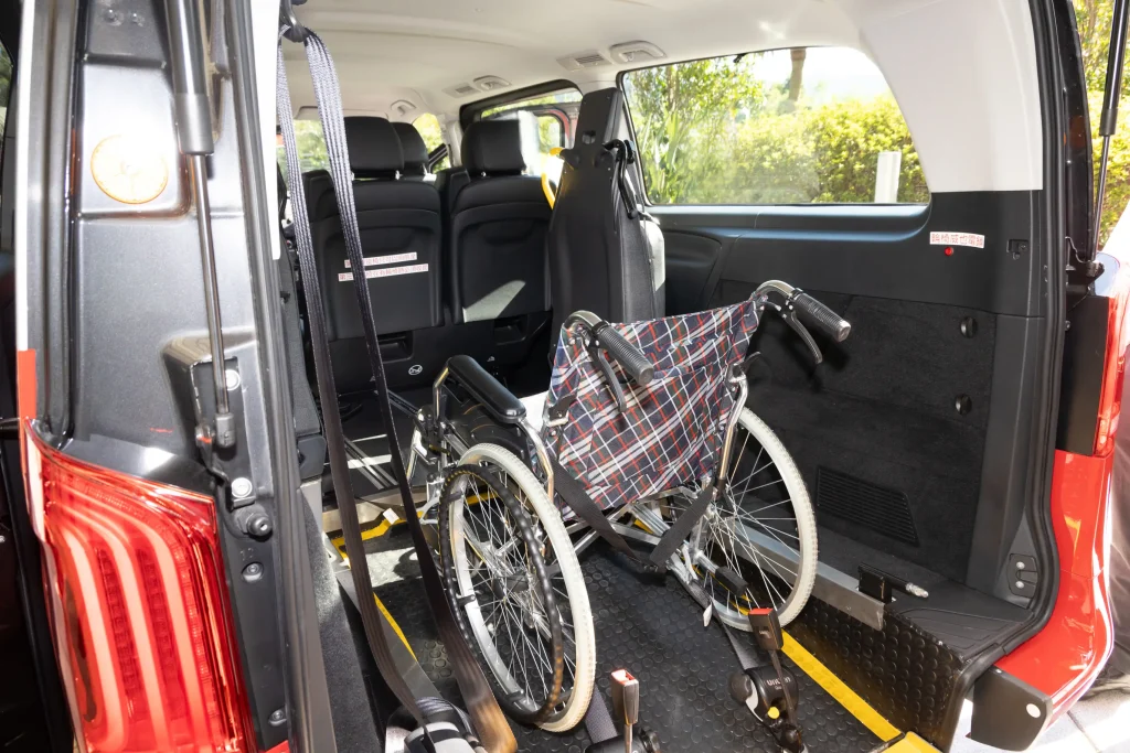 平治eVito電動輪椅的士
