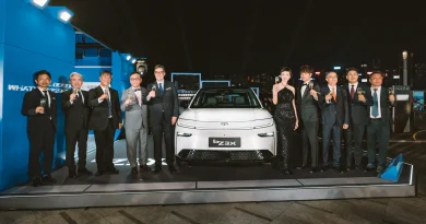 Toyota Motor Corporation China Division Tada san、Toyota Tsusho Corporation Hamada san、IEM (Intelligent ElectroMobility) Toyota China Takeda san、英之傑大中華區董事總經理劉啟成先生、英之傑亞太區行政總裁Mr. Phil Jenkins、王丹妮Louise、和泉素行Soko san、廣汽豐田執行副總經理文大力先生、廣汽豐田副總經理黃堅先生、廣汽豐田研究開發本部 產品企划部總監柳文斌先生
