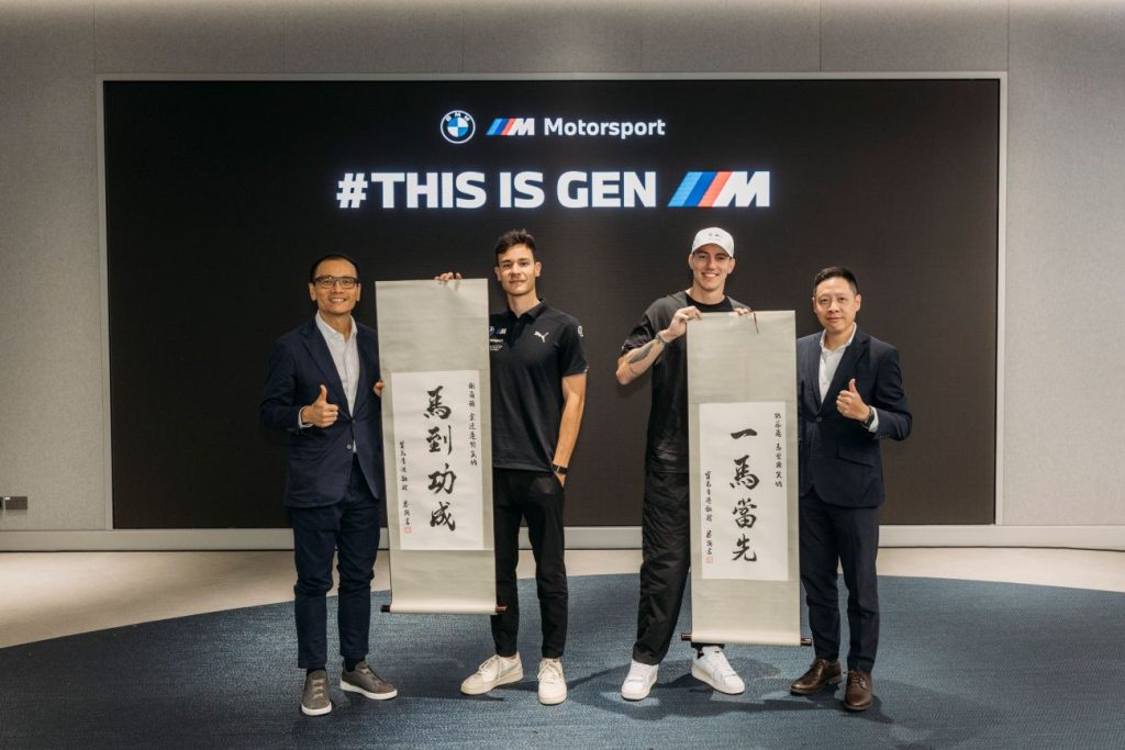 寶馬(香港)服務股份有限公司執行董事陳祖安先生及寶馬汽車(香港)有限公司香港及澳門董事總經理梁健燊先生歡迎BMW M Motorsport廠隊車手Raffaele Marciello、Sheldon van der Linde來港與車迷見面