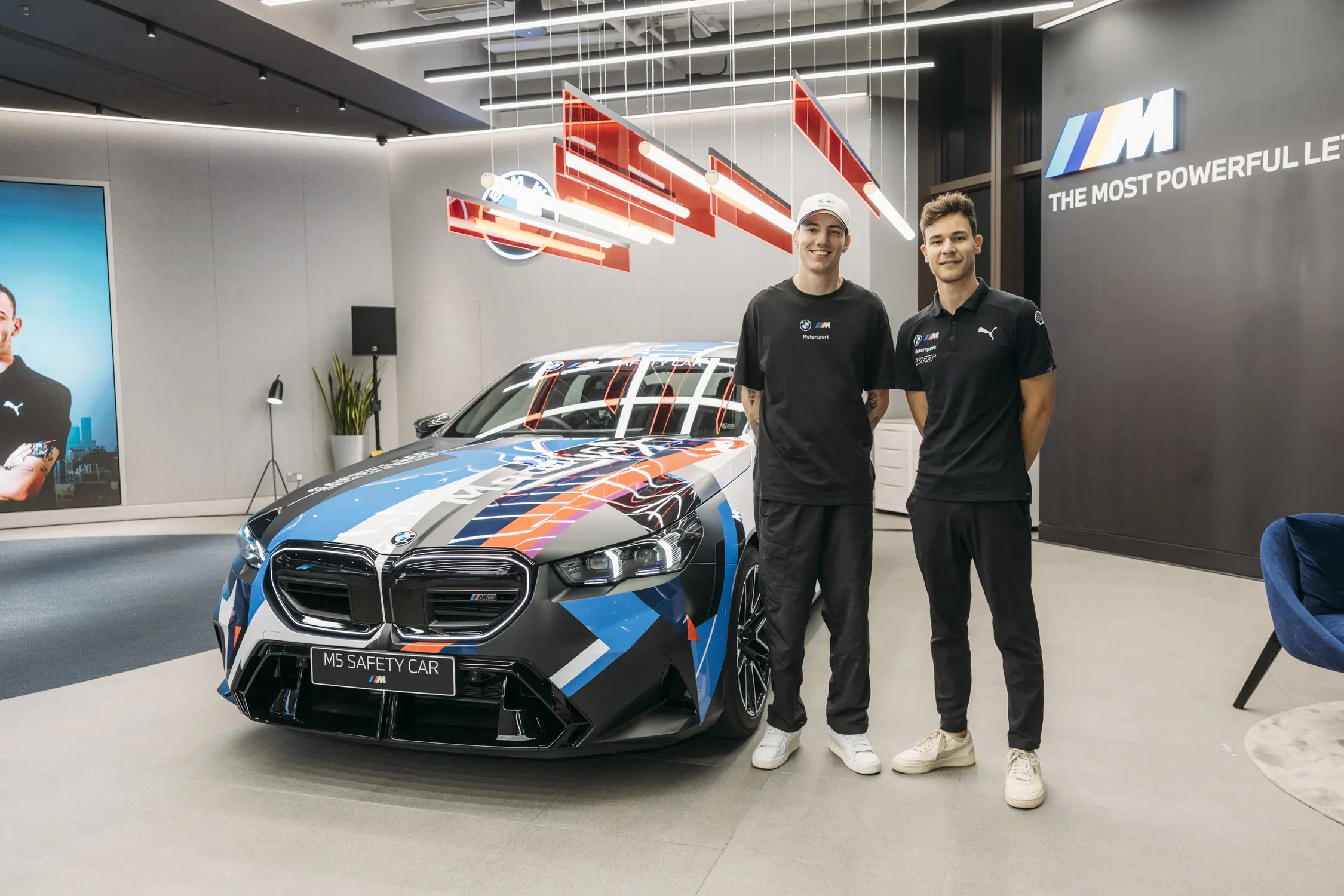 BMW M Motorsport廠隊車手 Raffaele Marciello (左)及Sheldon van der Linde (右)