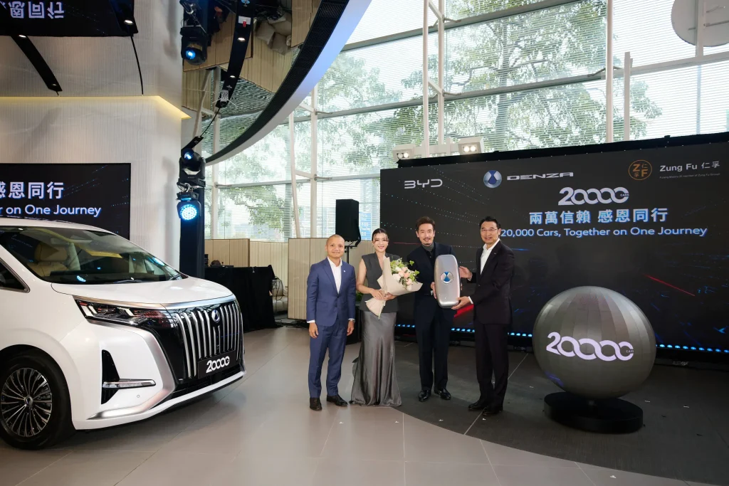 怡和太平洋有限公司行政總裁陳豪賢、陳茵媺、陳豪、比亞迪亞太區汽車銷售事業部總經理劉學亮