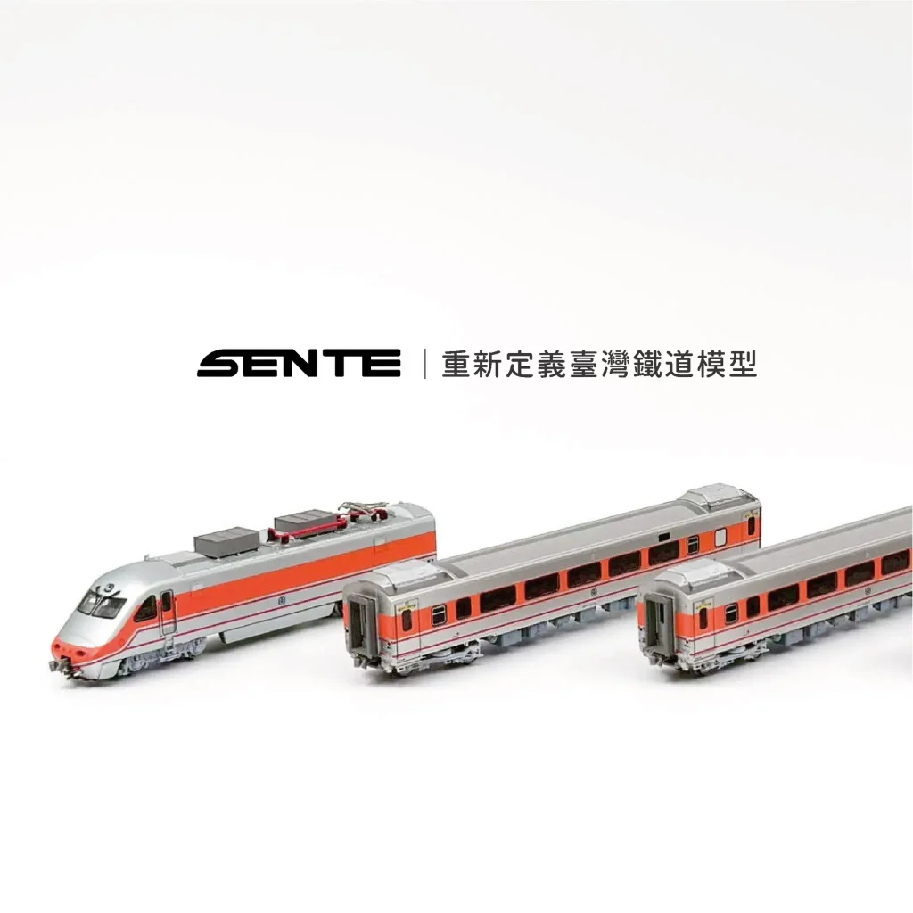 Model train set displayed in sequence