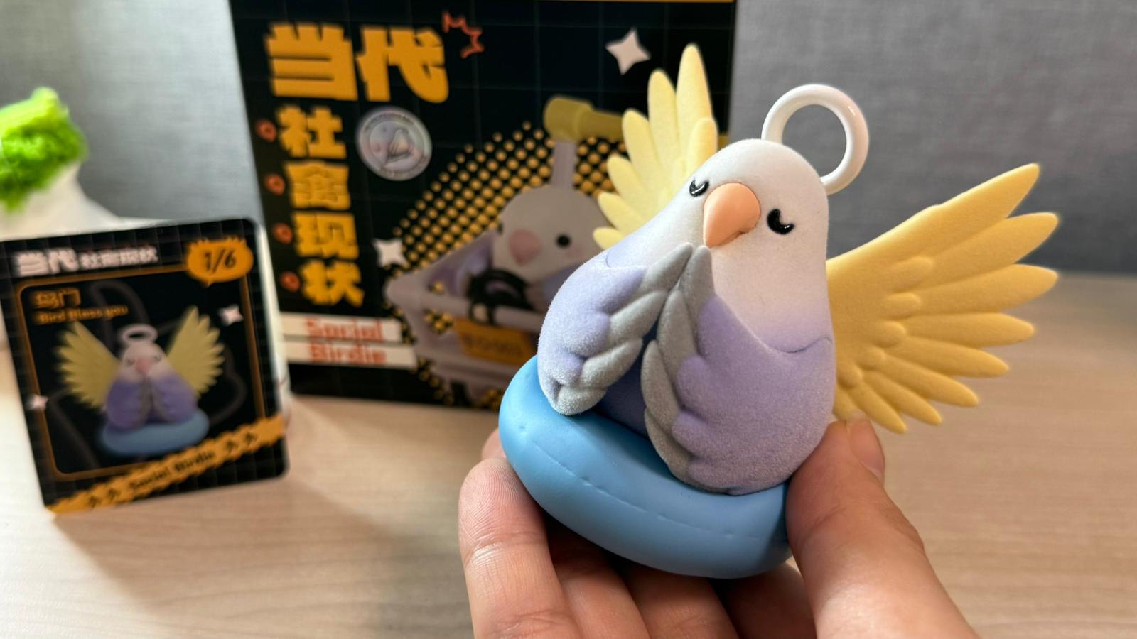 唔通個個打工仔都想做黎生咩~ 有得揀邊個想返工呀！ PLZDOT x 小鳥芋圓推出的當代社畜系列盲盒，提你日日係office 默念「莫生氣」！