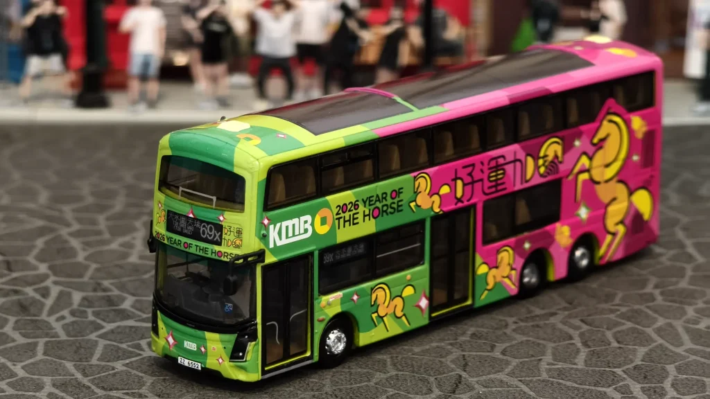 Tiny微影富豪B8L 九巴「好運加馬」丙午馬年生肖巴士