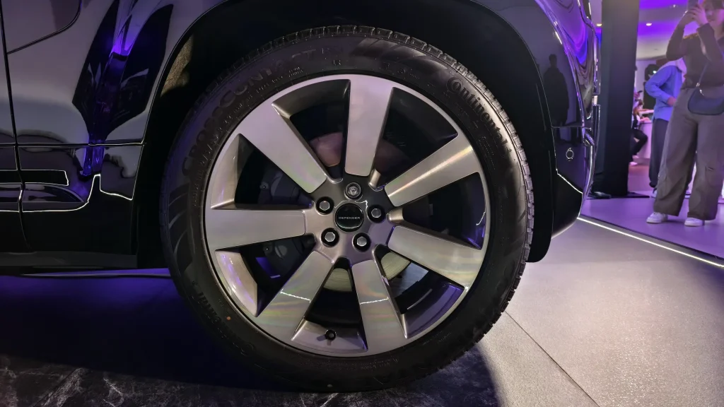 Land Rover Defender The Peak Edition