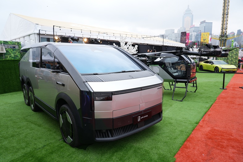小鵬匯天分體式飛行汽車「陸地航母」帶領三維空間移動時代