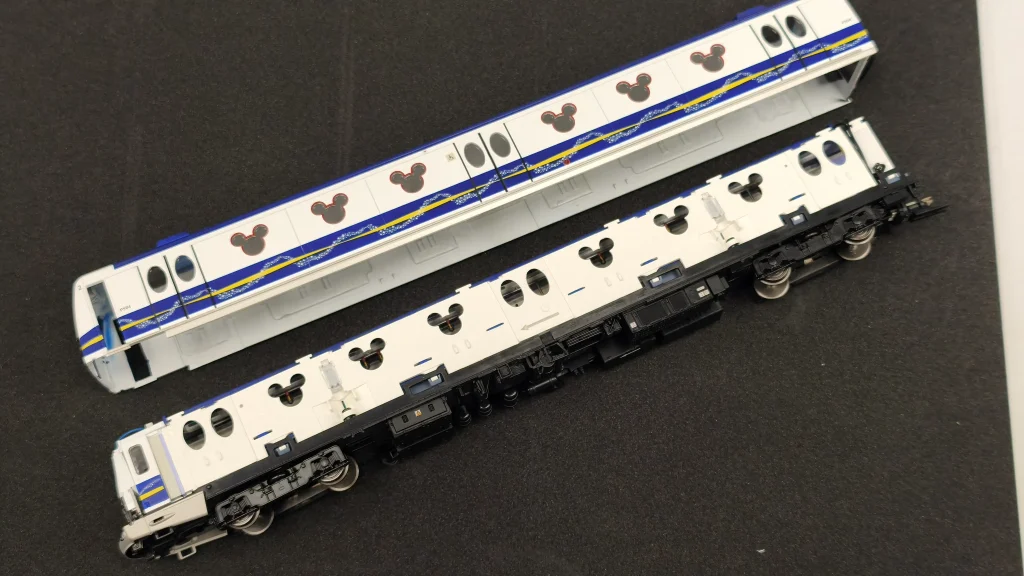 MTR HO Scale 187 Disneyland Resort Line M Train