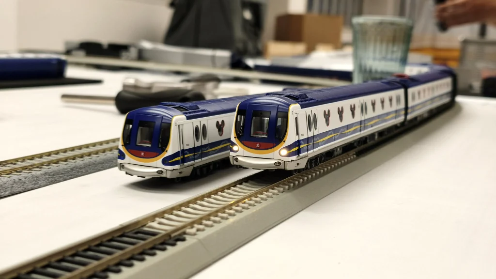MTR HO Scale 187 Disneyland Resort Line M Train