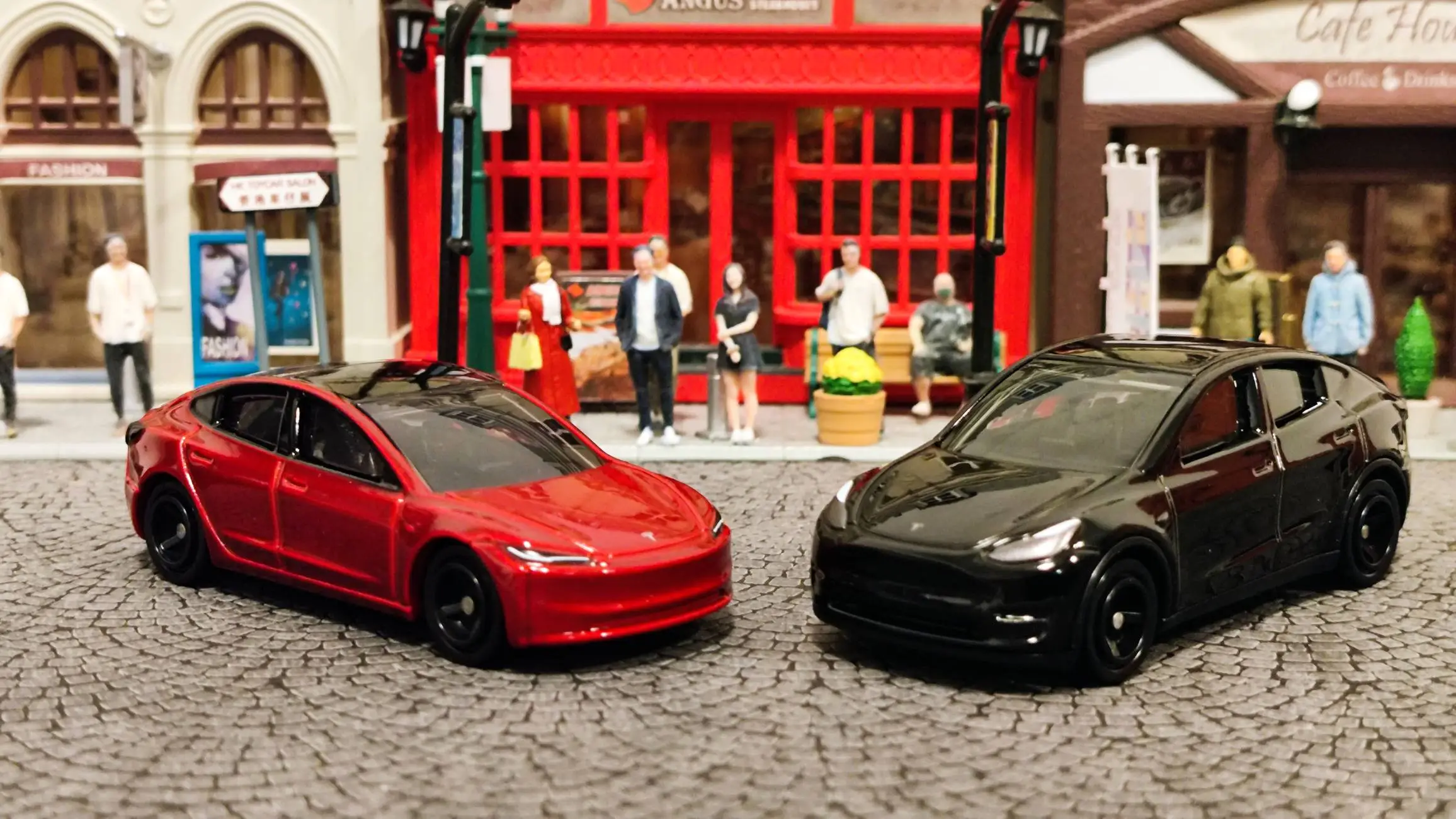 告別「一換一」!Tomica Tesla Model 3 (#98) & Model Y (#28) Tomica Tesla Model 3 & Model Y