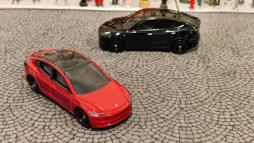 Tomica Tesla Model 3 & Model Y