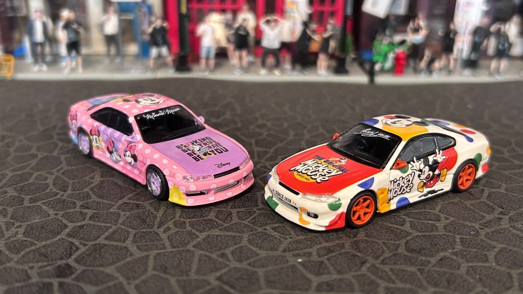 Tarmac Works VERTEX Silvia (S15) Mickey Mouse & (S14) Minnie Mouse