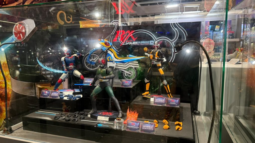 HotToys 幪面超人RX連同Acrobatter電單車