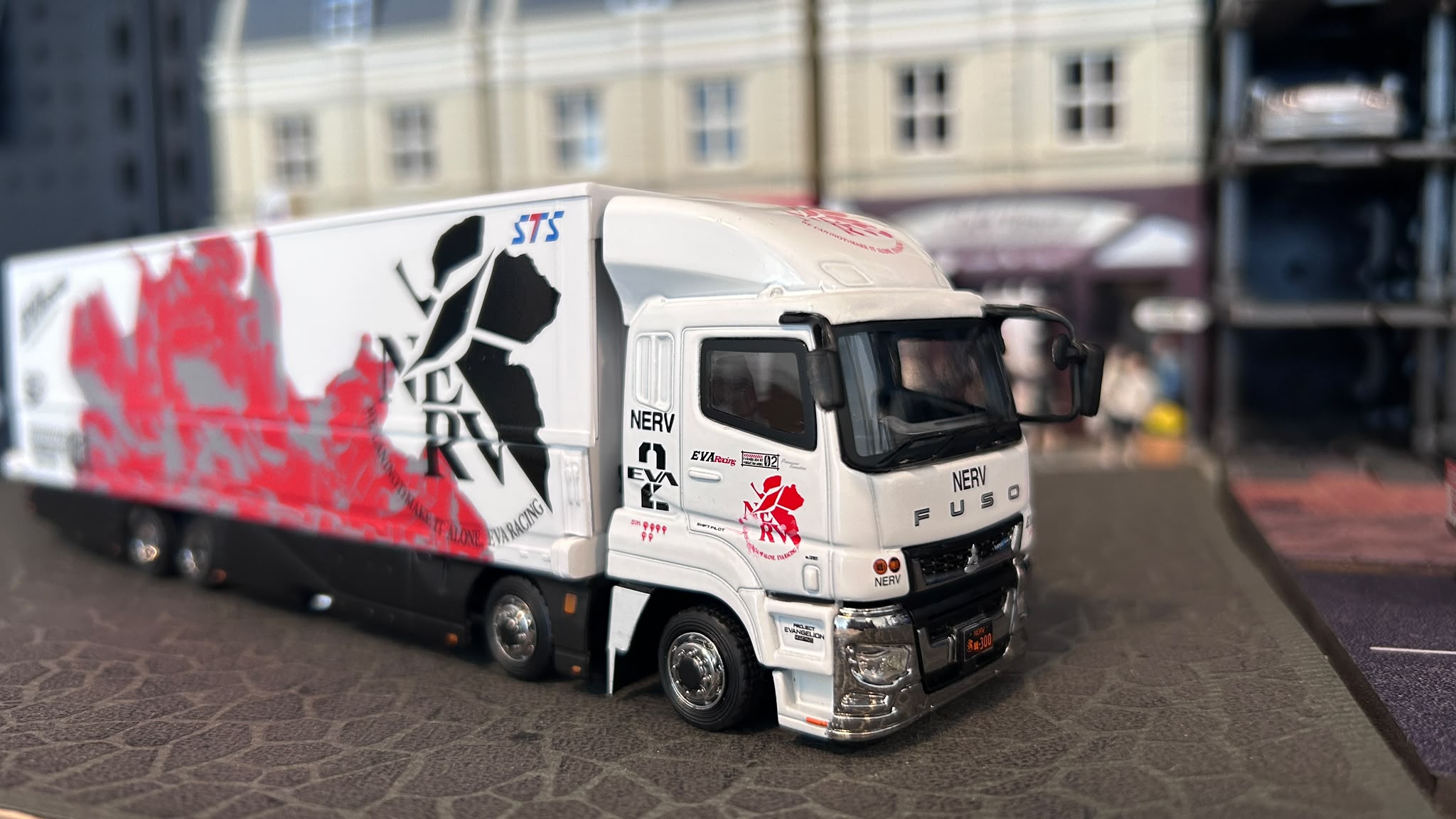 運送開始 – Tarmac Works Mitsubishi Fuso Super Great EVA Racing