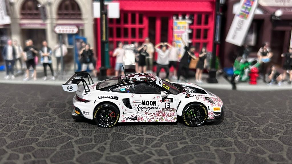 Tarmac Works Porsche 911 GT3 R #13