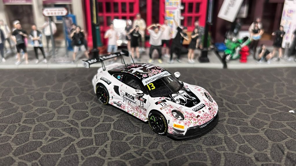 Tarmac Works Porsche 911 GT3 R #13