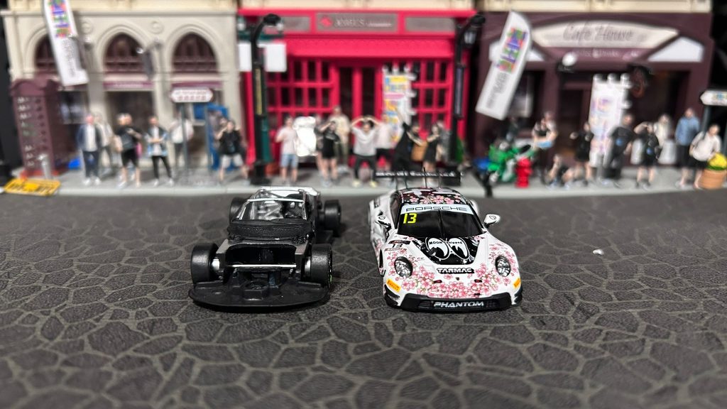 Tarmac Works Porsche 911 GT3 R #13